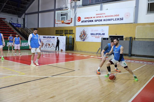 Salonda basketbol takımı çalışması, büyükşehir basketbol hazırlıkları.